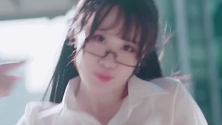 [Vertical screen plump crit] Thumbs up♡The cutest glasses girl secretary