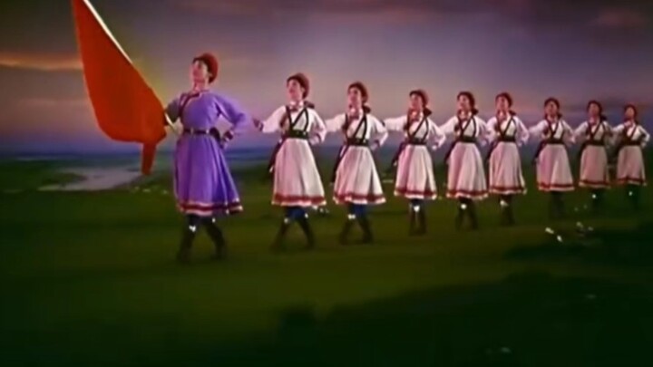 Tarian Fanghai Versi Asli: Wanita Milisi Padang Rumput