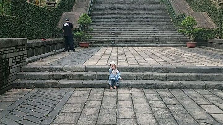 bé xíu  dễ thương