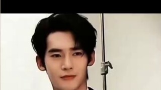 Show foreigners the "suit man"