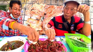 น้ำตกเนื้อลอยเลือด!!ย่างเตาถ่านหอมๆกับพ่อใหญ่หมอแคน