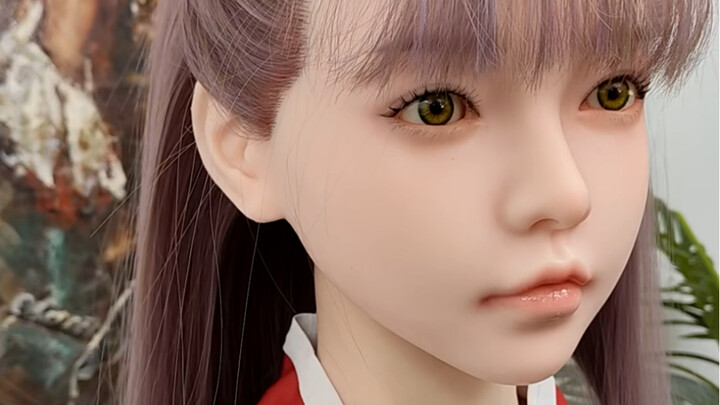 Pameran detail boneka fisik Qi Ta – Youzhen, dengan pembuluh darah di tangan yang samar-samar terlih