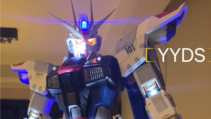 Patung Freedom Gundam 1/24, Apresiasi Saat Tiba ~ Butuh separuh hidupku untuk membuka kotaknya