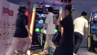 兔子舞？四人联机