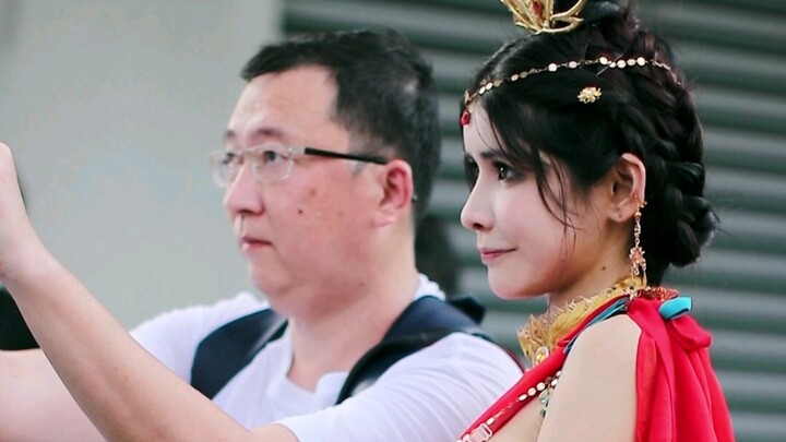 Kekuatan sejati si loli kepala anjing, di grup penggemarnya ada banyak paman.