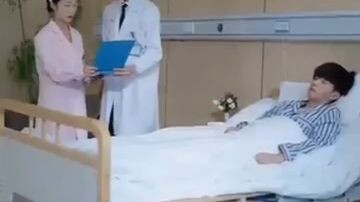 anak culun yang di dorong temannya dari gedung di selamatkan bos gengster.seketika bertukar jiwa
