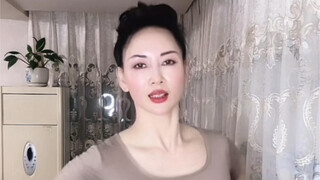 跟着阿姨扭一扭吧