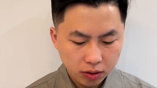 เด็กน่ารักคนนี้อดไม่ได้ที่จะหยอกล้อเธอสักหน่อย