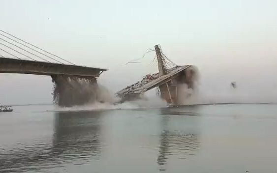 جسر هندي قيد الإنشاء ينهار للمرة الثانية