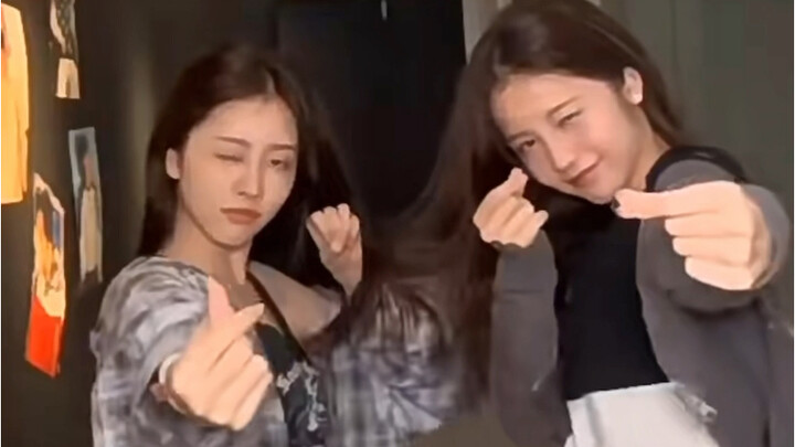 胡静怡，李芊语双人功夫熊猫舞