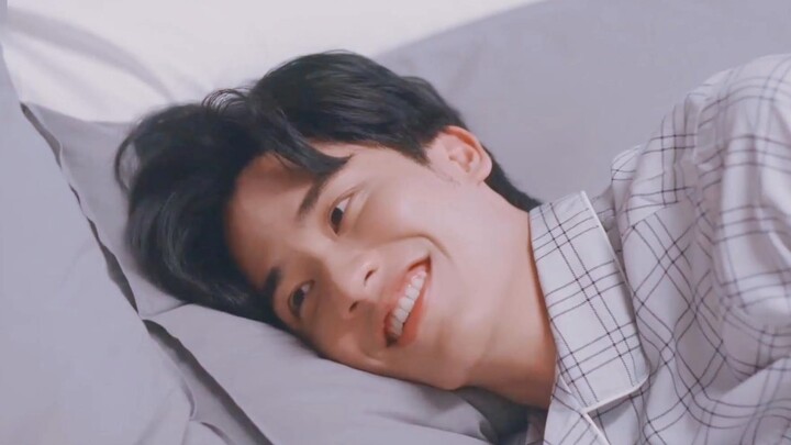“อะชิ เลิกอ่านการ์ตูนแล้วอ่านใจฉัน อ่านฉันเพื่อจะได้บอกว่ารักเธอทั้งวัน” ใครกรี๊ดสี่สิบนาทีตอนเปิดกา