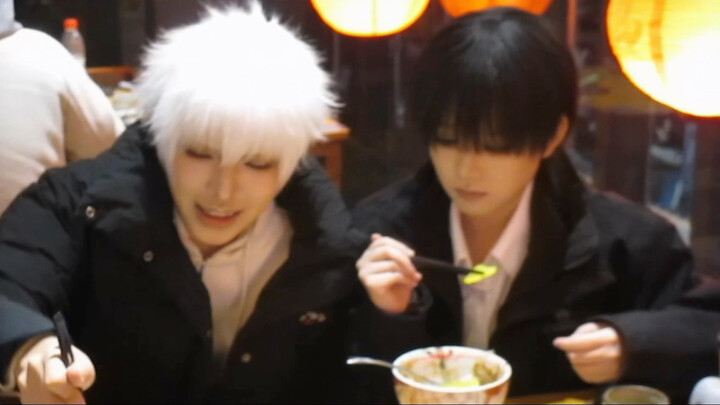 “Trong anime toàn là lừa đảo, cuối cùng hai người họ vẫn đi hẹn hò với nhau.”