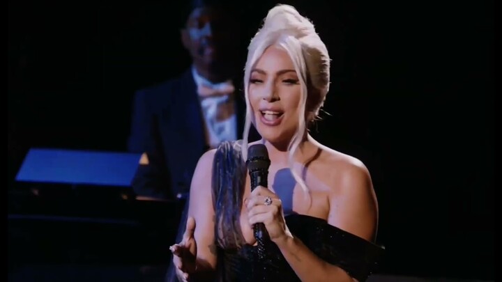 Lady Gaga - Fly me to the moon (Live at Westfield)