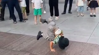 WHAT!! Unbelievable Kid Street Dancer