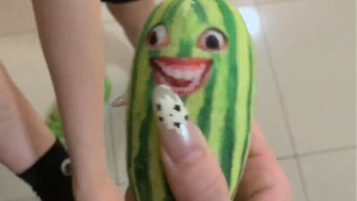 يا جماعة، من يفهم؟ إنه أصبح قلقًا جدًا!