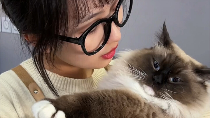 Ông chủ bán đồ chiên: “Bán cái mềm xốp này đi, anh 3 tôi 7!”