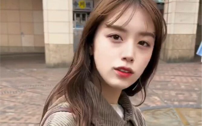 Gunakan bahasa Mandarin-Jepang untuk mengobrol dengan gadis Sakura di jalanan Jepang