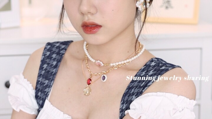 เคล็ดลับการแมตช์เครื่องประดับแบบซ้อนทับเพียงขั้นตอนเดียว ยกระดับความหรูหราให้ลุคการแต่งตัว! ลุคต้นฤด