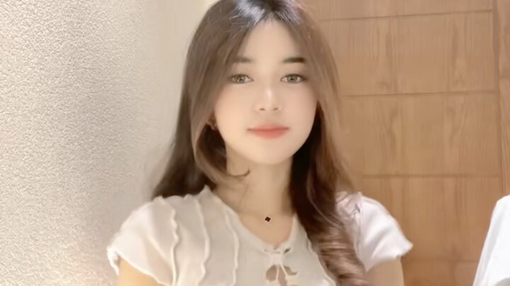 waduh cantik putih mulus gini🥰