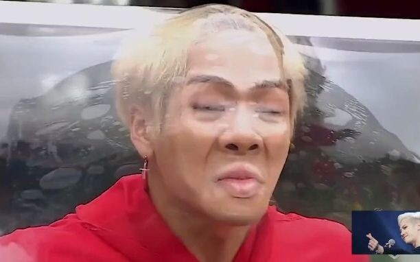 当明星遇上保鲜膜挑战，王嘉尔毫无偶像包袱，张杰秒变天蓬元帅