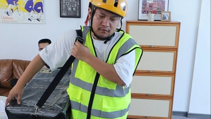 Ayah menangis memohon agar aku melayani pesanan makanan…