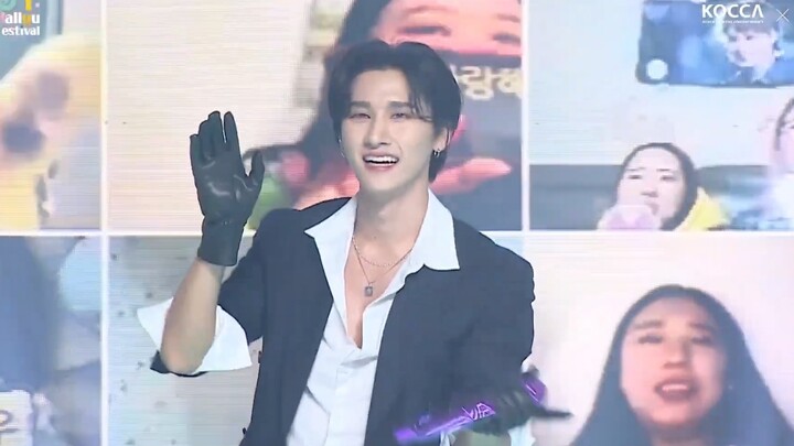 Like the gangster who was forced to perform on stage to make his daughter happy, the Ren Changjun ep