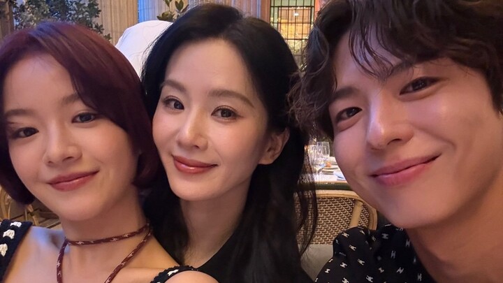 250708 Park Bo Gum đã cập nhật Instagram của mình với hình ảnh của Lưu Thi Thi, Bae Suzy, Kim Taehyu