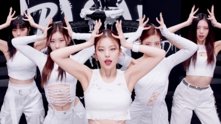 [4K] ITZY's Japanese single title track "Blah Blah Blah" MV released!
