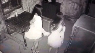 Jangan bercanda, dua succubi.