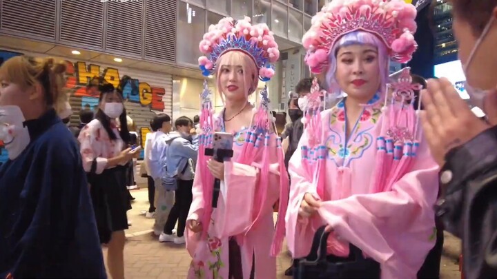 Saya sangat mengerti bahwa anak muda di Tokyo suka berkumpul di Shibuya setiap tahun untuk Halloween