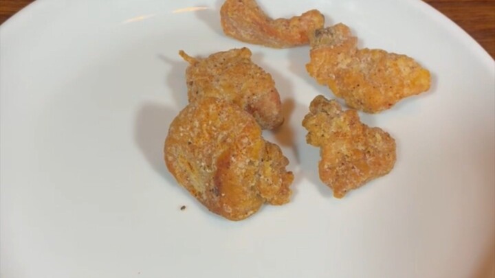 Crispy Chicken Bites 🍗🔥 That crunch! 🤤 #asmrfood #crispychicken #chickensnack #foodasmr #easyreci