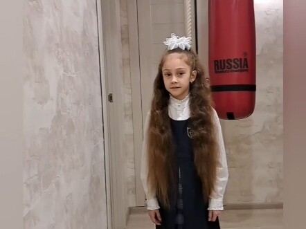 Ukrainian school uniform changes in one second