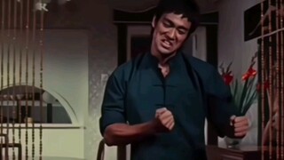 Saya tinggal di New Territories dan jarang keluar kota. Karena saya berlatih tinju setiap hari! Puku