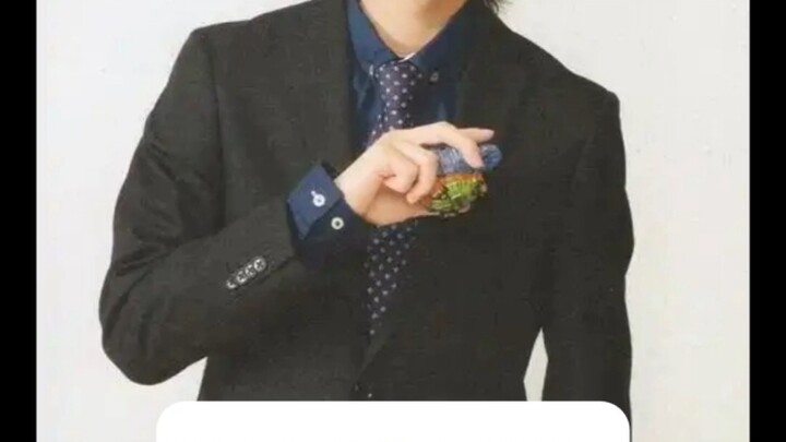 Please ask Kamen Rider to collect his hat in an orderly manner.