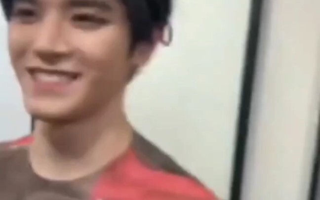 Ini… ini boleh ya? (Oh, hoo!) Kok kamu begitu pandai menjaga muka, Kak?