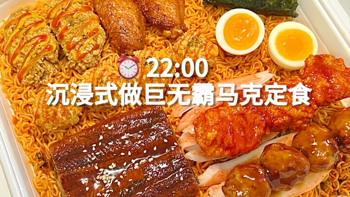 Cô gái sống một mình đắm chìm trong việc chế biến bữa tối khuya thịnh soạn với bánh mì kẹp thịt khổn