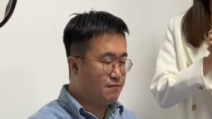 Ternyata Direktur Zhang dan Ibu Guru memang mirip suami-istri...