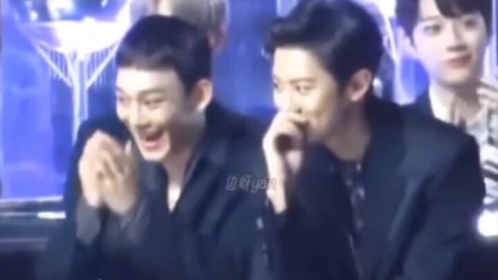 【EXO】Lại là một ngày chê bai siêu năng lực đó