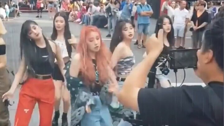 (G)I-DLE นิวยอร์ก ไทม์สแควร์ สตรีทโชว์