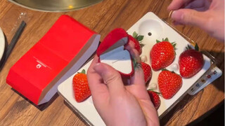 相比于节日里他送的礼物，更加喜欢他平时准备的小礼物