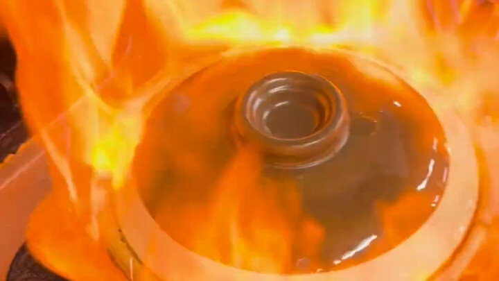 Today, a new clay-pot chef joined us and cooked a dish of beef. The chef is quite shy—what tip do yo