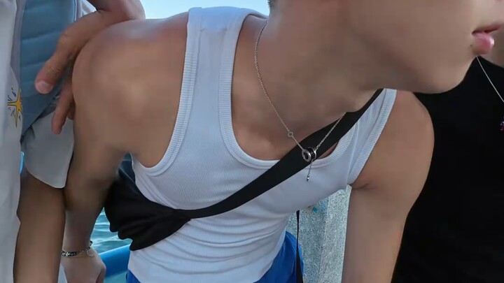 Five guys all with six-pack abs—so which one should I pick? Guangdong, I really don’t have time to m