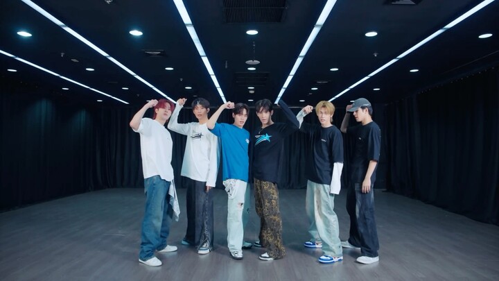 DEXX’s Debut Track “CLANG CLANG” Dance Practice Room Reveal