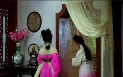 With graceful, delicate steps, I’m only now realizing just how beautiful traditional opera can be.