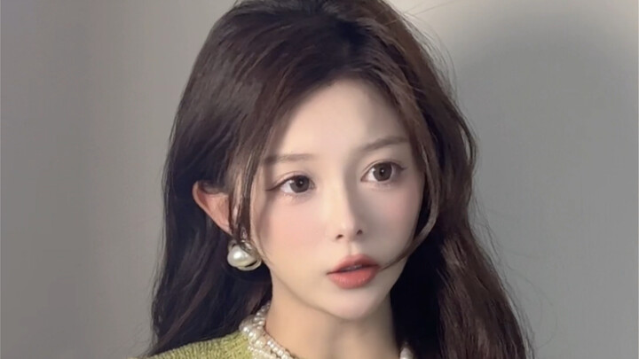 When Japanese and Chinese girls hear the snow—it hurts too much!