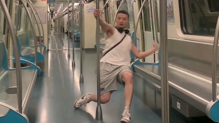 通讯录末班地铁现出原形