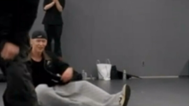 Nhảy xong ghế flyup mệt đến mức hiện ra sáu hình dạng [RIIZE] (liên kết trong phần giới thiệu)