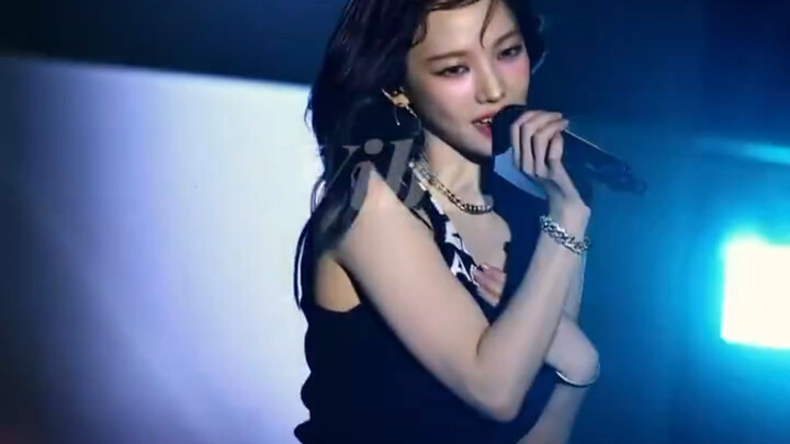 Trình độ hát live của Liu Zhimin trong lễ kỷ niệm trường mạnh đến thế sao?!