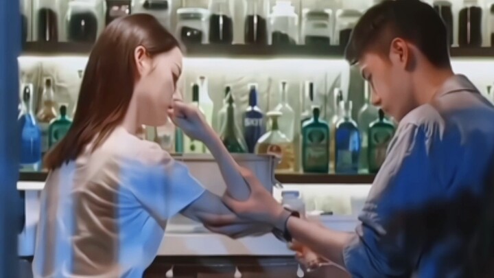 Chen Yu and Yang Ling really love each other. He will protect her at all costs. She understands that