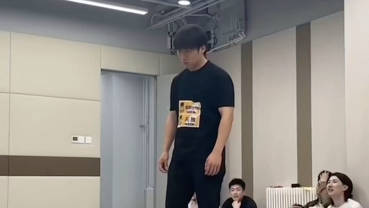 Họ ép Thiên Phóng thành cái dạng gì vậy?